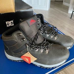 Never worn snow boots